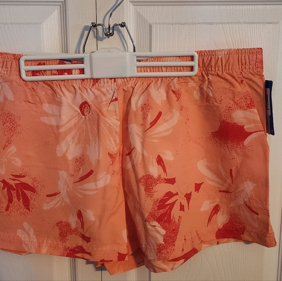 Women's Columbia Shorts - Picture 3 of 4